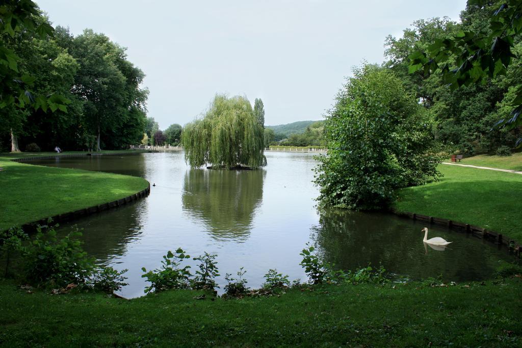 Au Bord Du Lac Hotel Saint-Remy-les-Chevreuse Ngoại thất bức ảnh