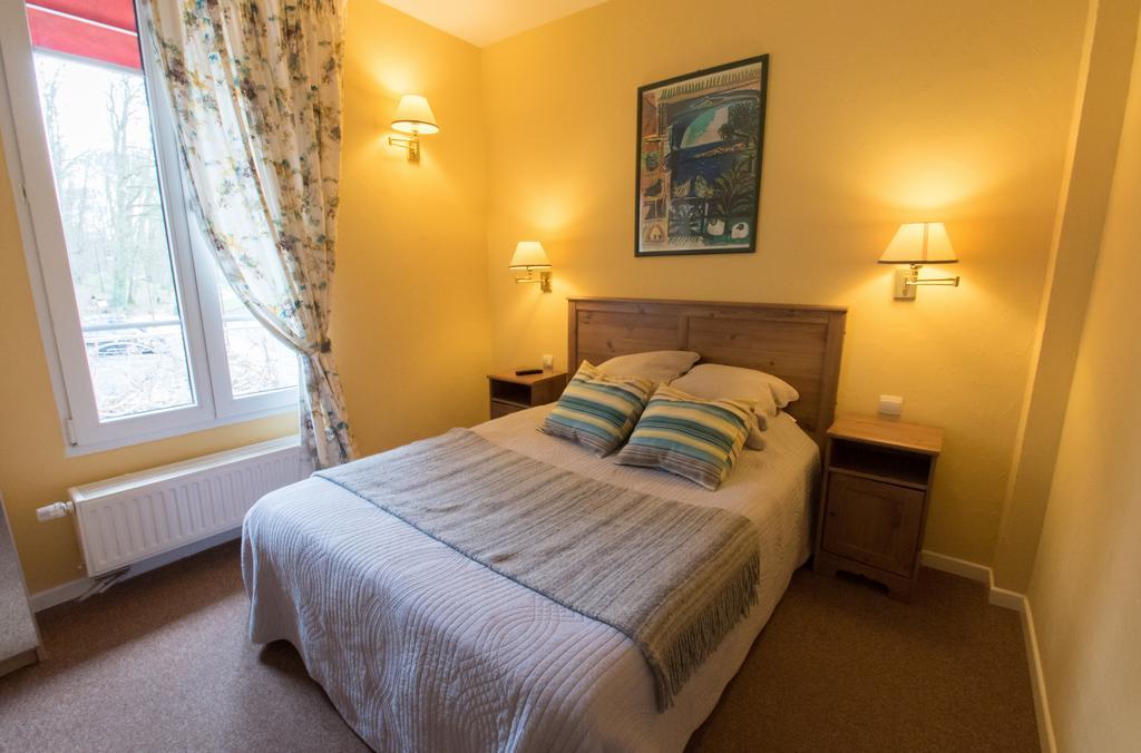 Au Bord Du Lac Hotel Saint-Remy-les-Chevreuse Ngoại thất bức ảnh
