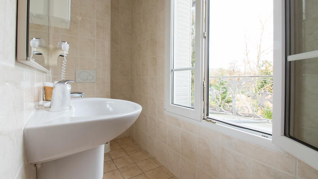 Au Bord Du Lac Hotel Saint-Remy-les-Chevreuse Ngoại thất bức ảnh