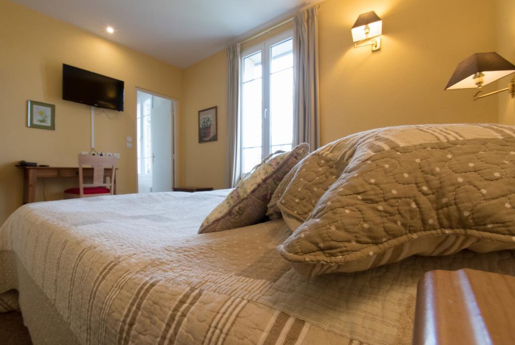 Au Bord Du Lac Hotel Saint-Remy-les-Chevreuse Ngoại thất bức ảnh