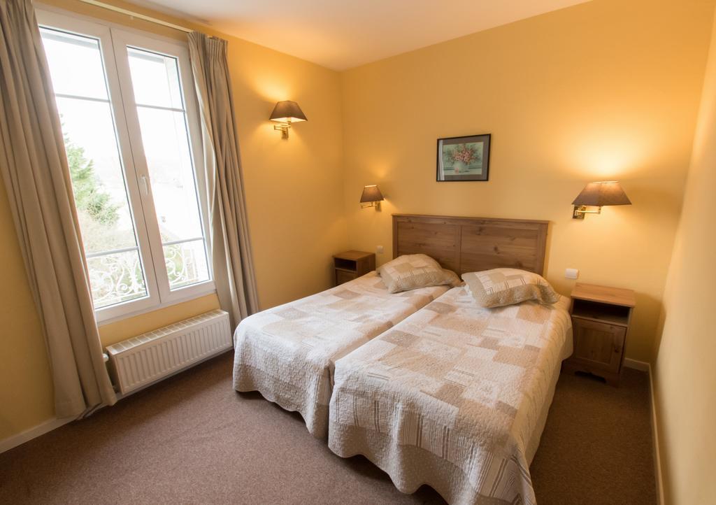 Au Bord Du Lac Hotel Saint-Remy-les-Chevreuse Ngoại thất bức ảnh