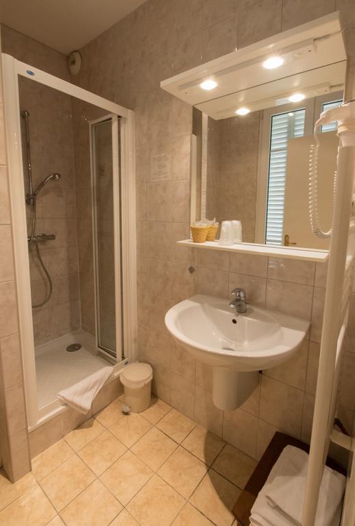 Au Bord Du Lac Hotel Saint-Remy-les-Chevreuse Ngoại thất bức ảnh
